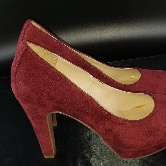 UNLISTED BY KENNETH COLE BURGUNDY SUEDE HIGH HEEL PUMP SHOE - Picture 10 of 15